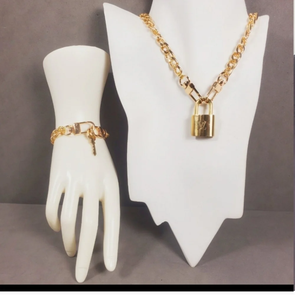 LOUIS VUITTON Authentic Lock Key Set Polished Chain Necklace Bracelet - Picture 3 of 12